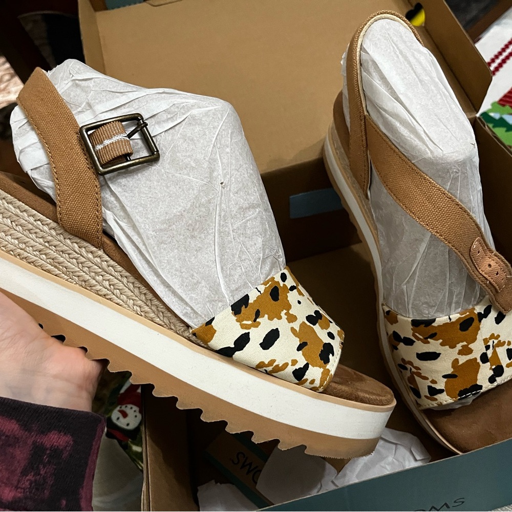 Stylish Tan and Leopard Print Women's Sandals
